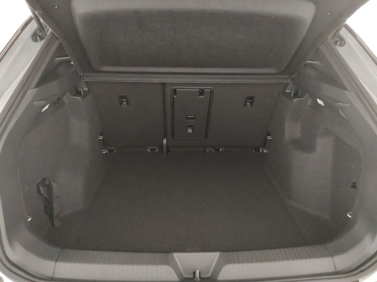 Volkswagen ID.4 nuova a Napoli (11)
