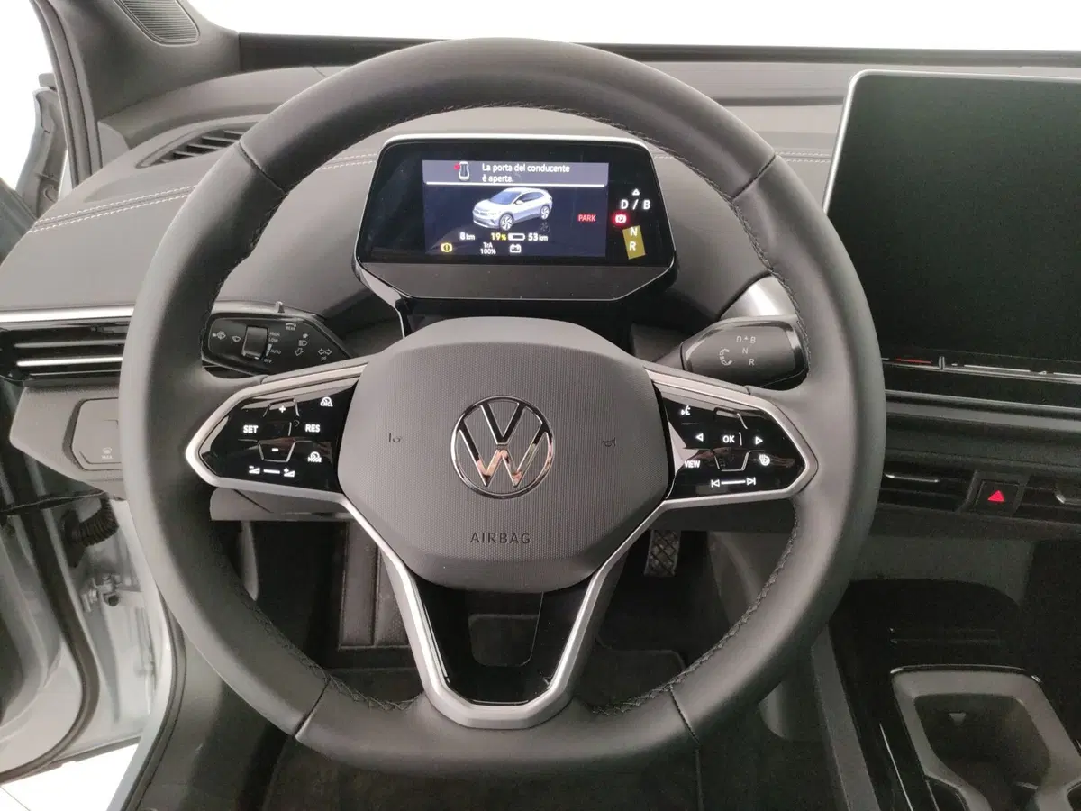 Volkswagen ID.4 nuova a Napoli (15)