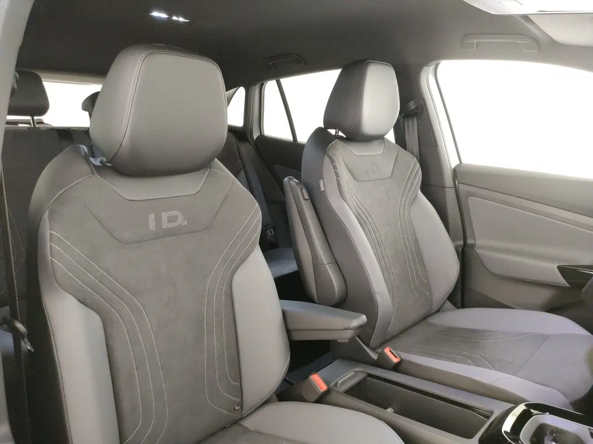 Volkswagen ID.4 nuova a Napoli (9)