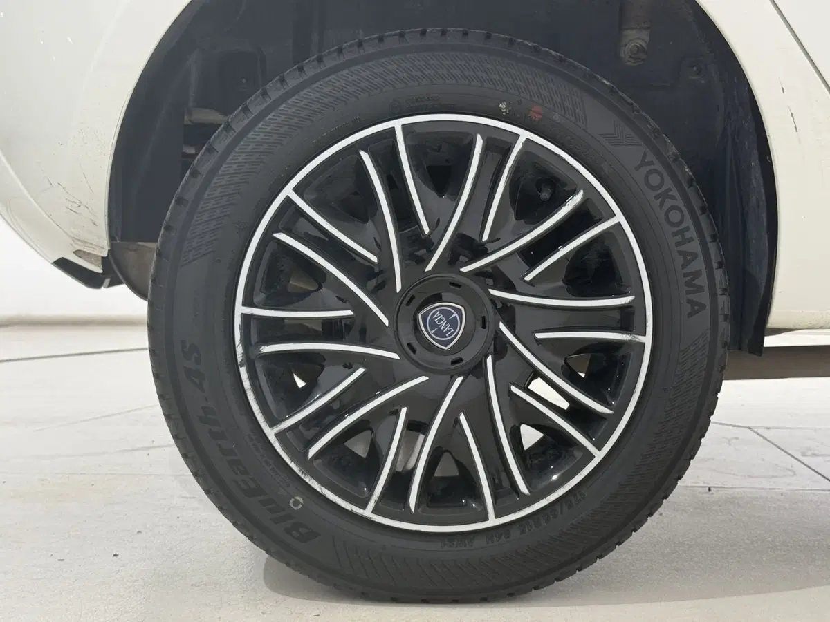 Lancia Ypsilon usata a Perugia (11)