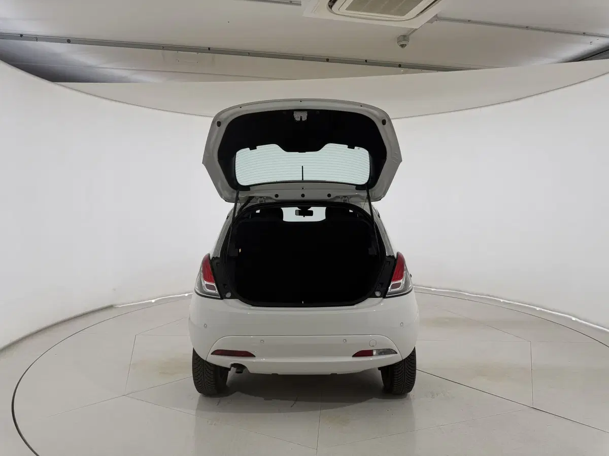 Lancia Ypsilon usata a Perugia (19)