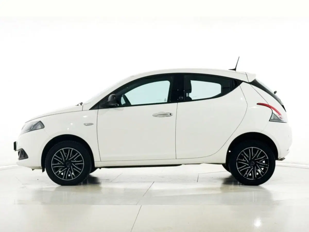 Lancia Ypsilon usata a Perugia (2)