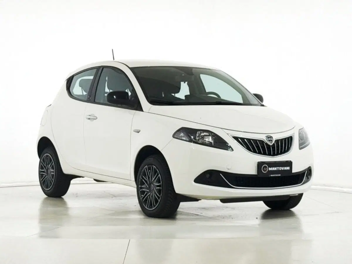 Lancia Ypsilon usata a Perugia (7)