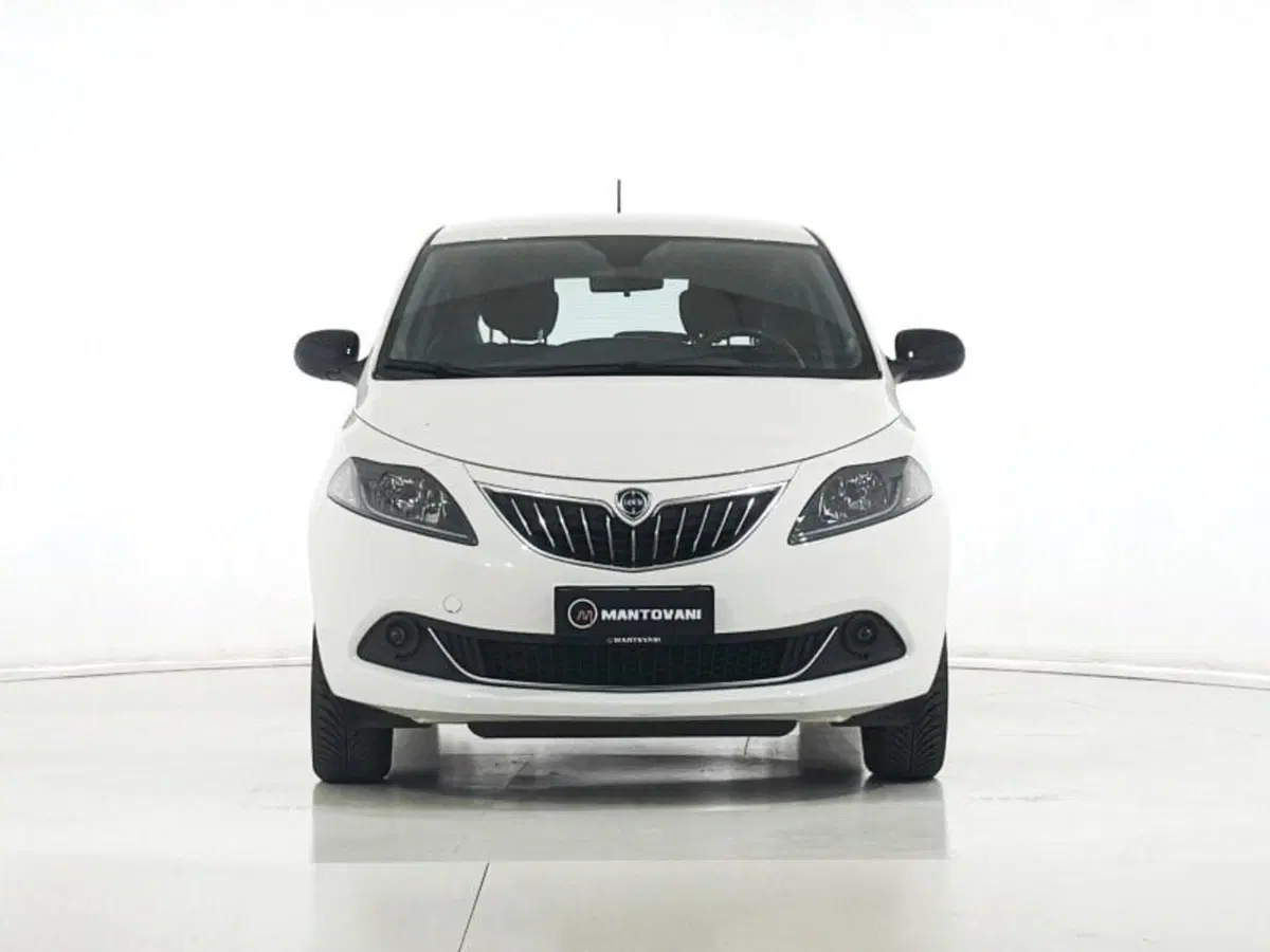 Lancia Ypsilon usata a Perugia (8)