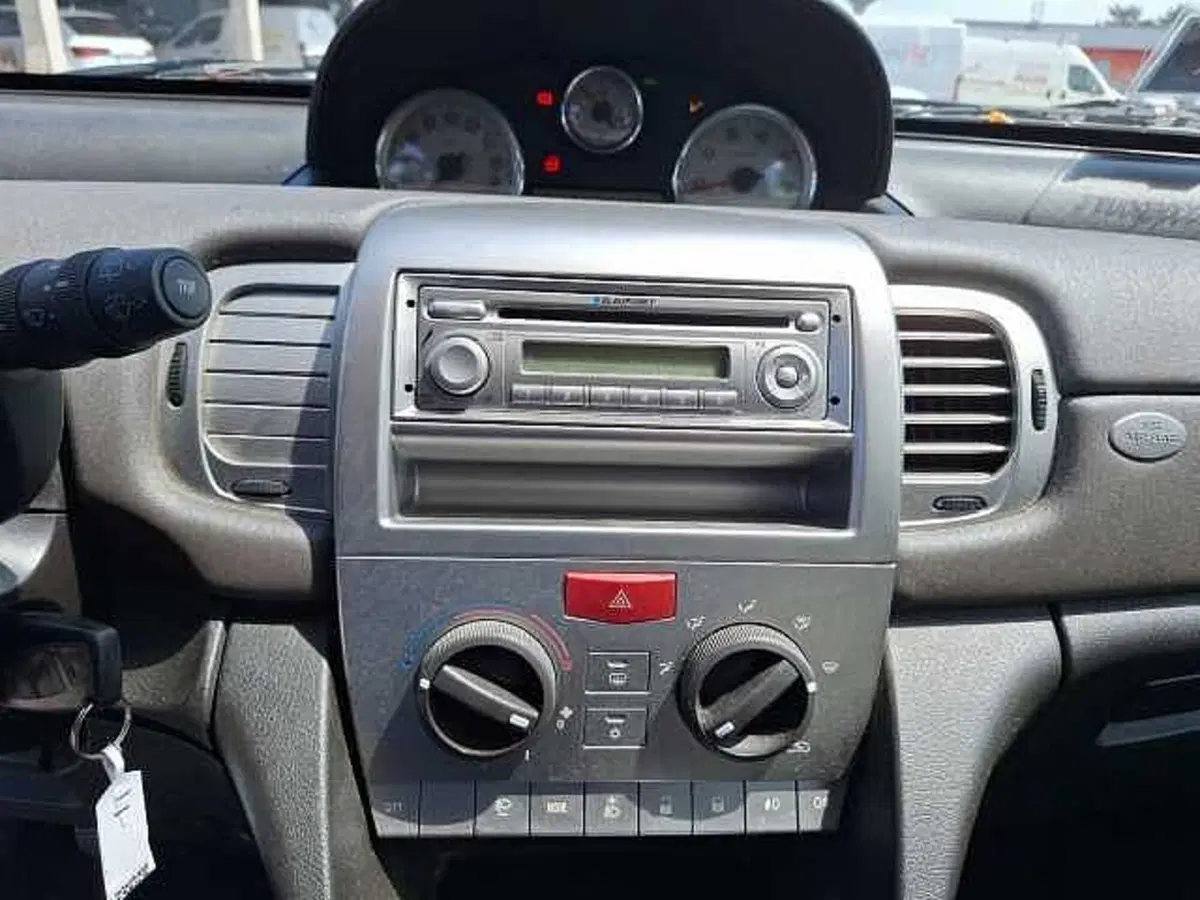 Lancia Ypsilon usata a Venezia (15)