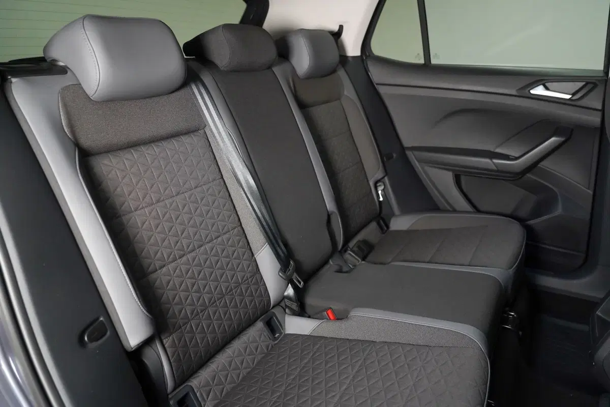 Volkswagen T-Cross usata a Varese (12)