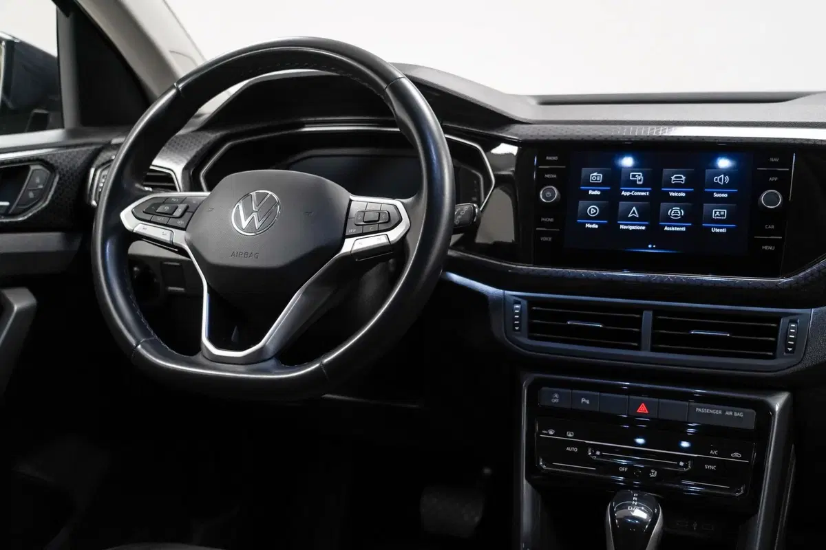 Volkswagen T-Cross usata a Varese (13)