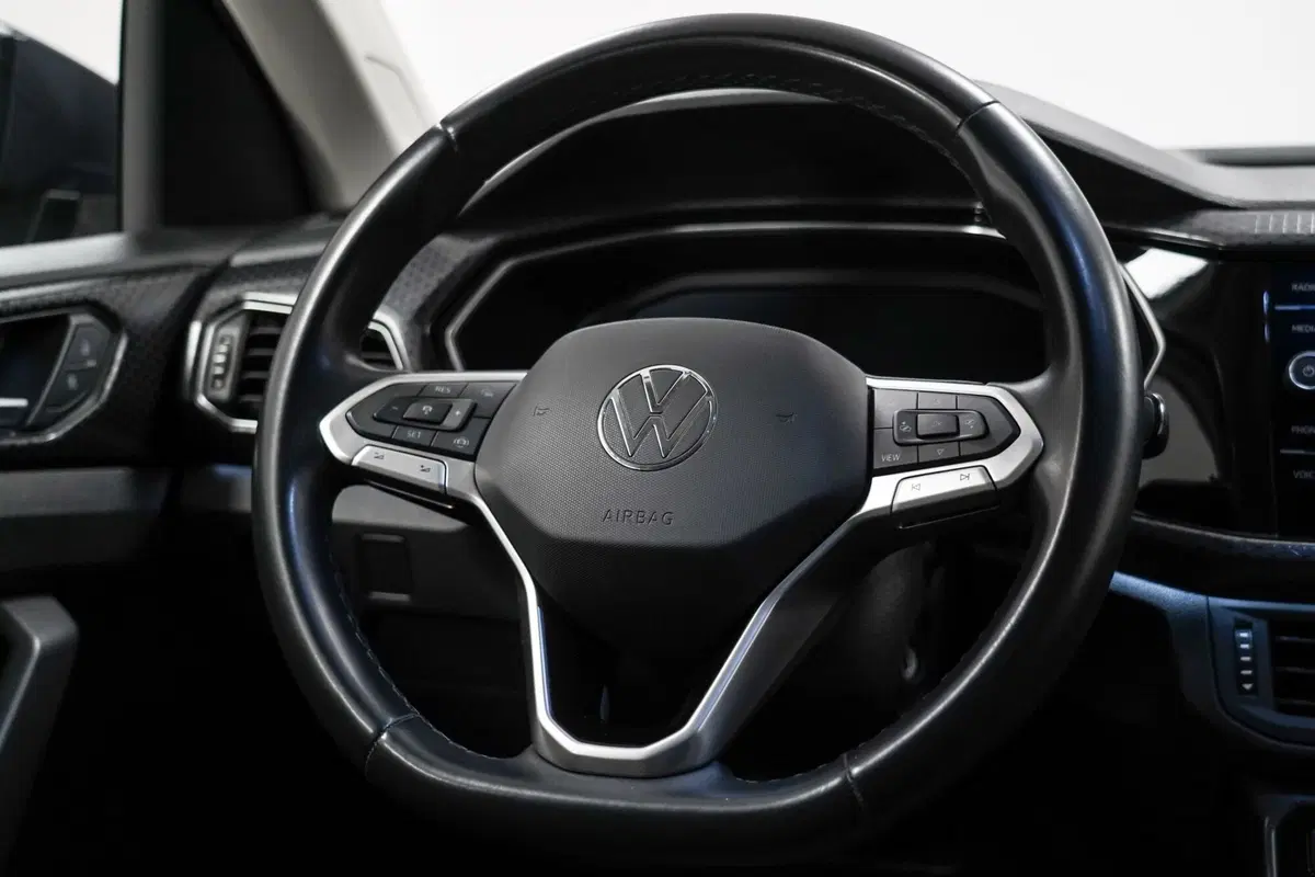 Volkswagen T-Cross usata a Varese (14)