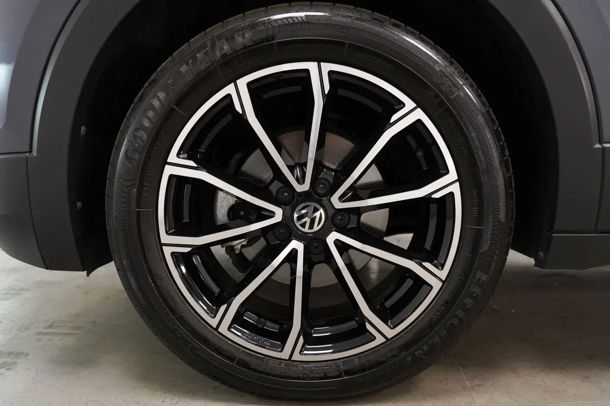 Volkswagen T-Cross usata a Varese (7)