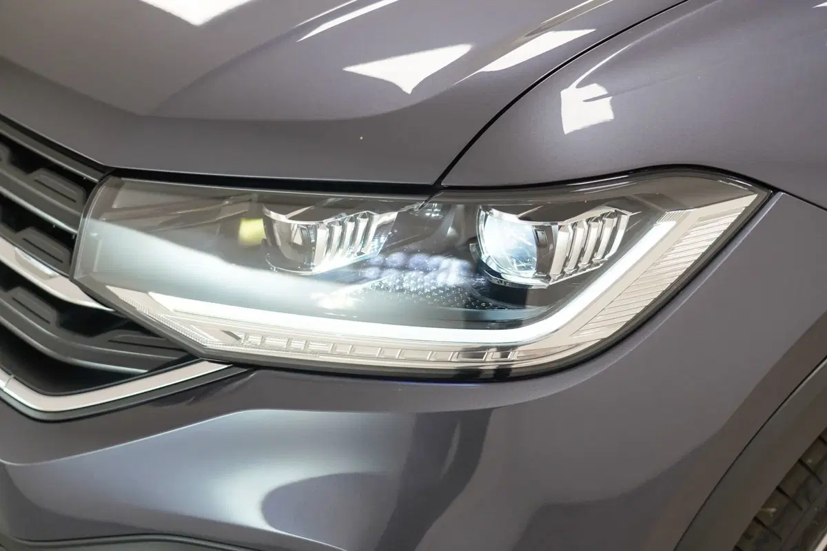 Volkswagen T-Cross usata a Varese (8)