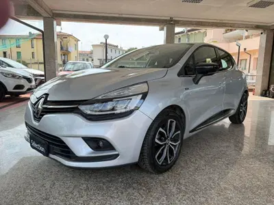 Renault Clio 0.9 TCe 12V 90CV Start&amp;Stop 5 porte Duel del 2018 usata a Desenzano del Garda