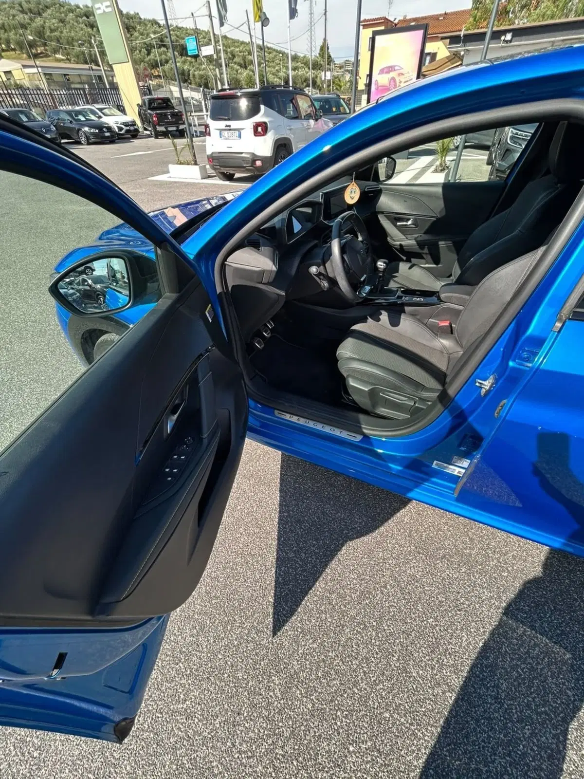 Peugeot 208 usata a Roma (10)