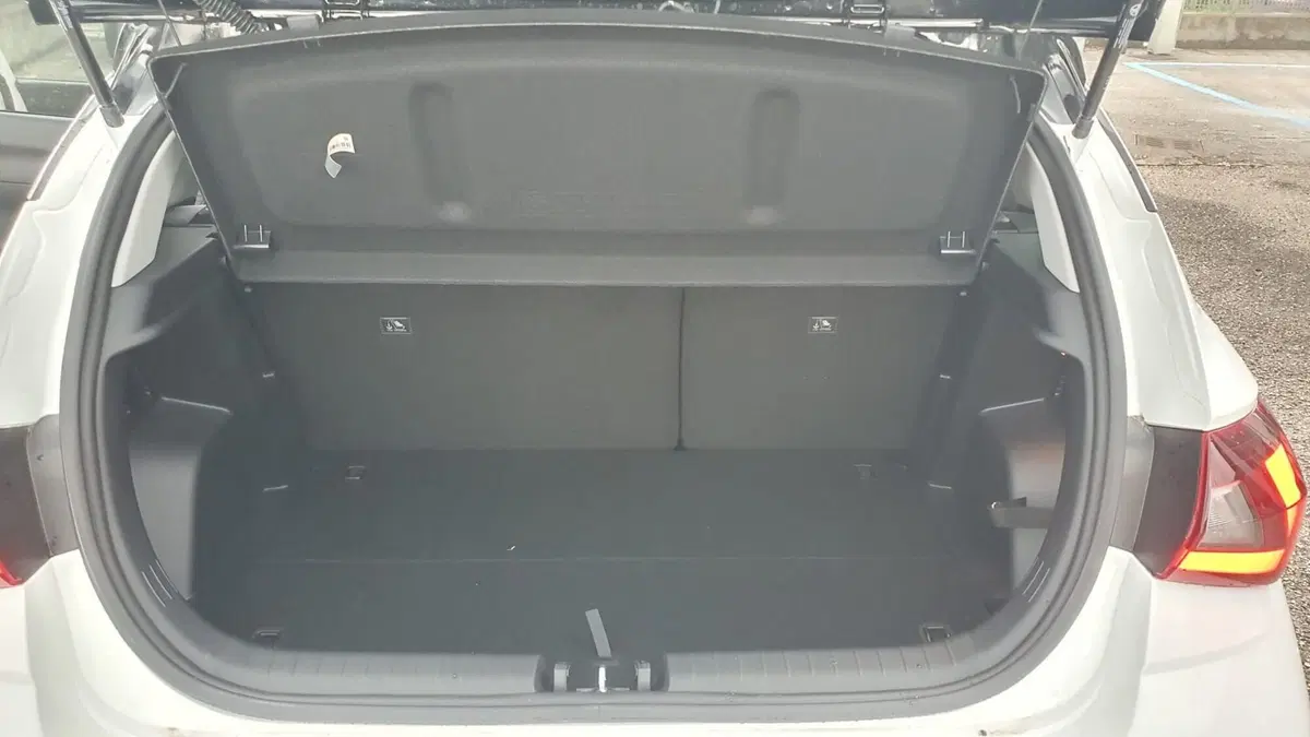 Hyundai i20 nuova a Frosinone (8)