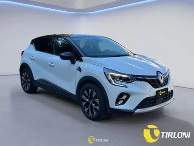 Renault Captur Full Hybrid E-Tech 145 CV Techno del 2023 usata a Milano