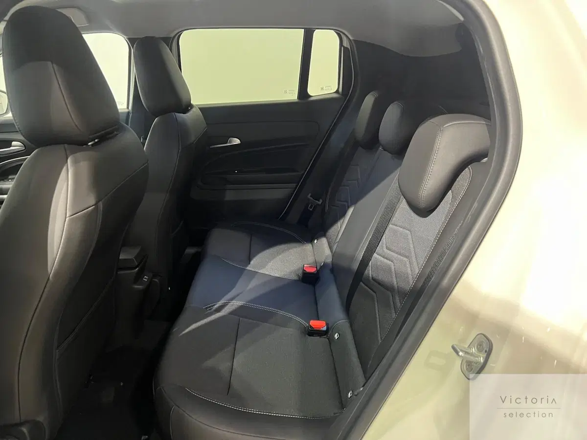 Jeep Avenger nuova a Brescia (15)