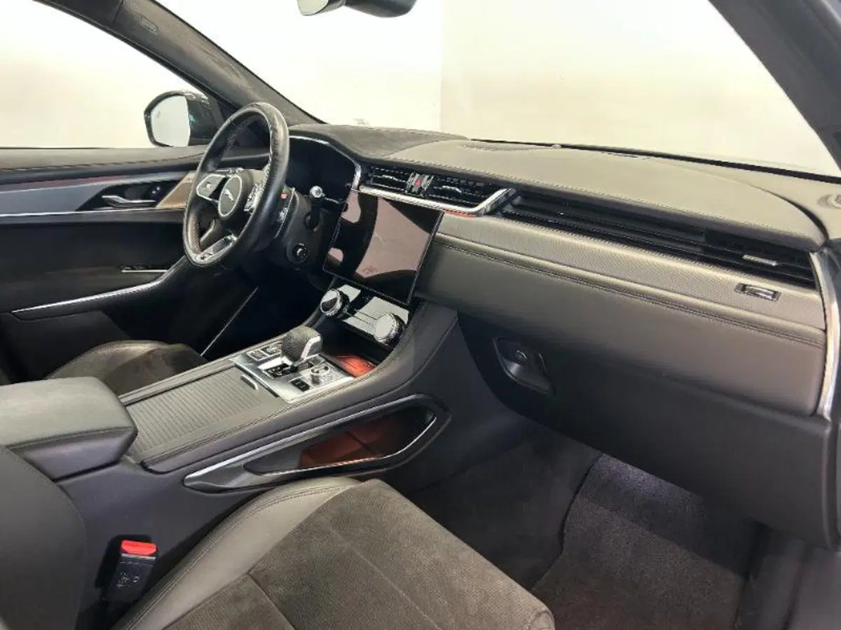 Jaguar F-Pace usata a Venezia (12)