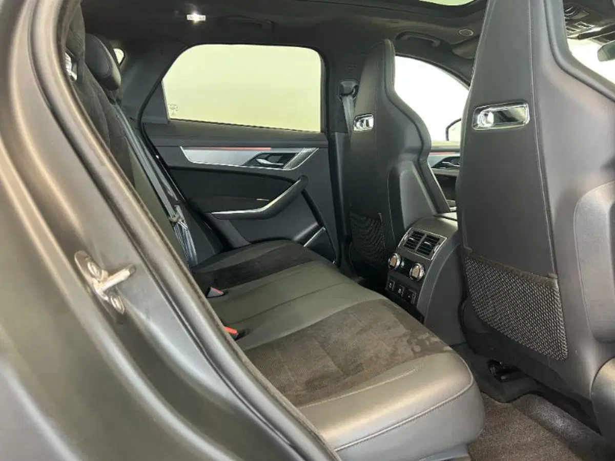Jaguar F-Pace usata a Venezia (13)