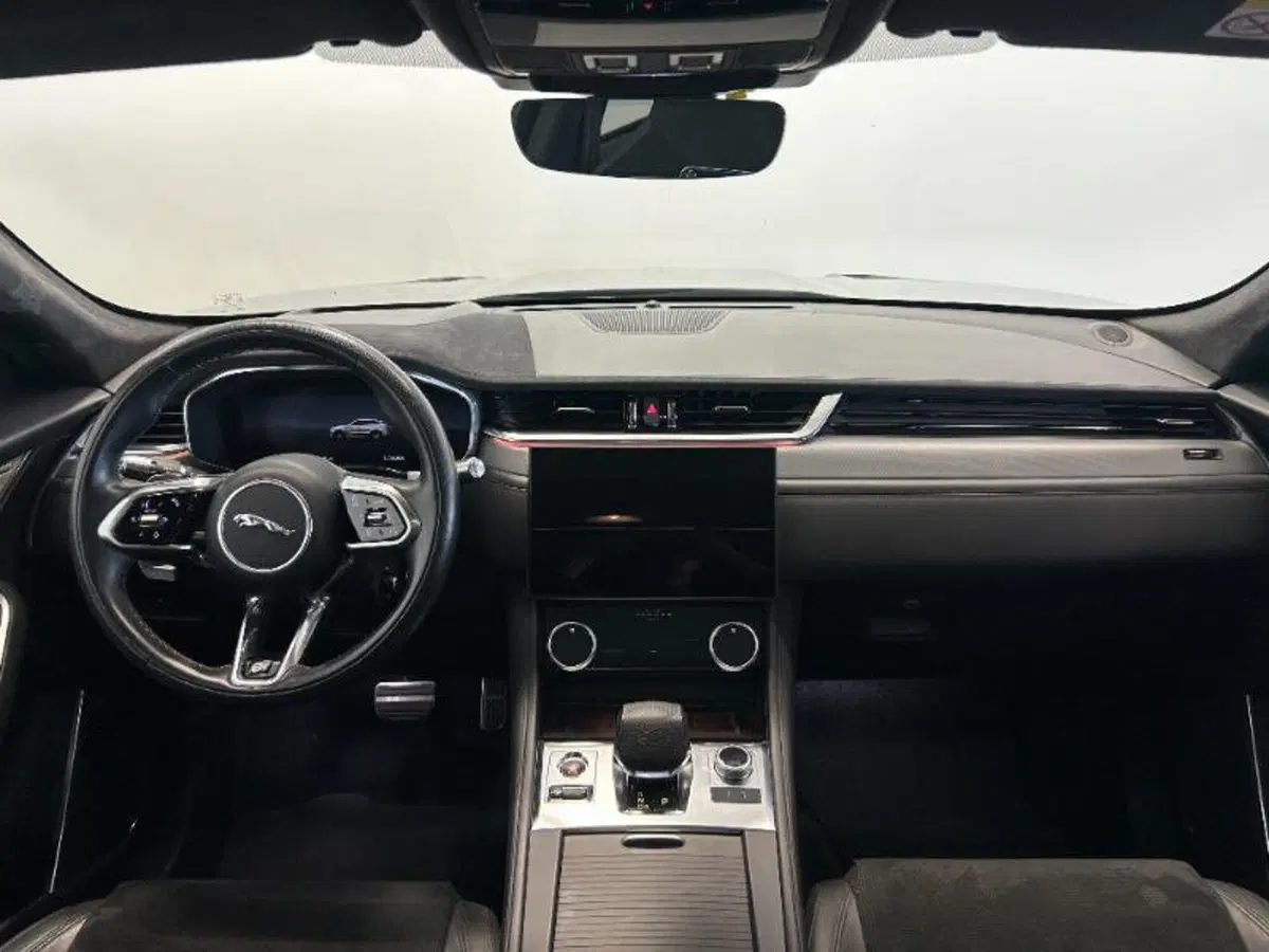 Jaguar F-Pace usata a Venezia (14)