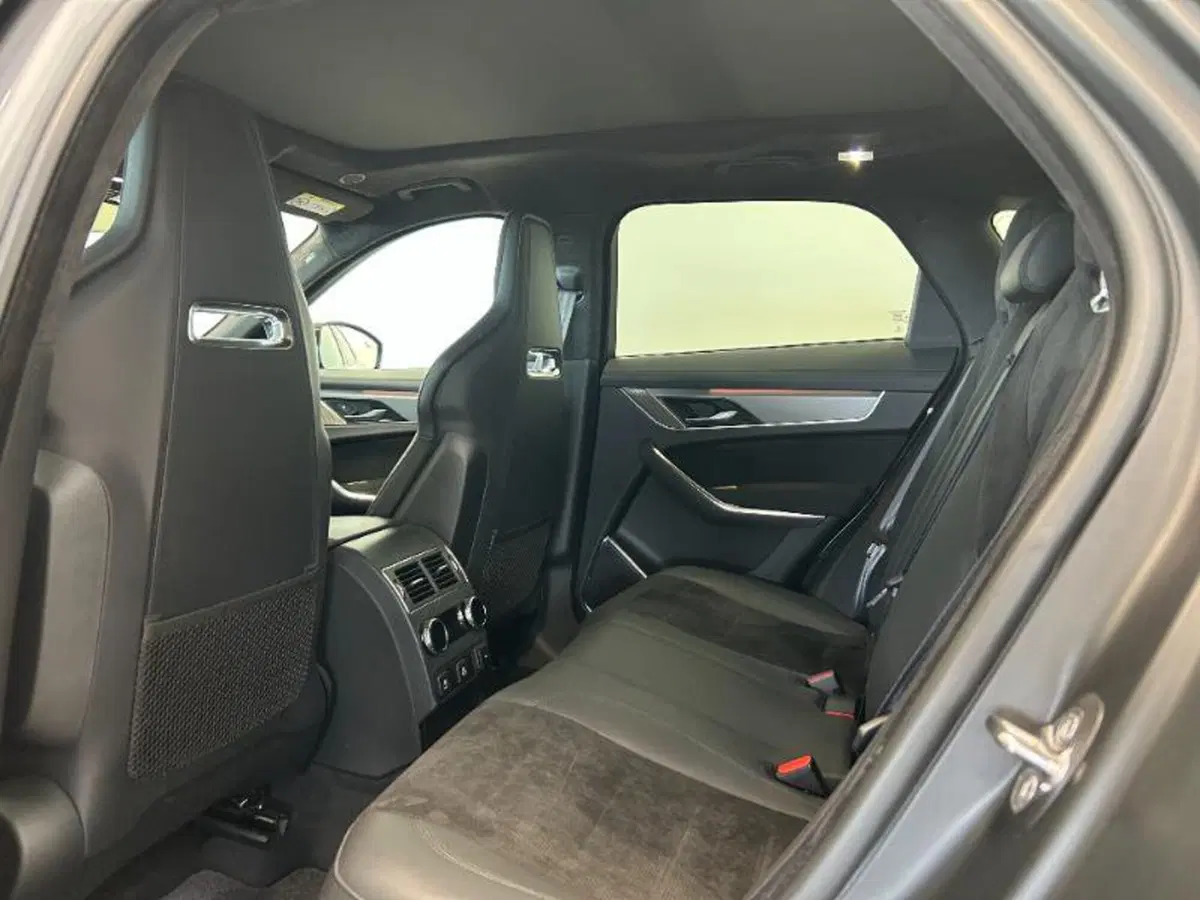 Jaguar F-Pace usata a Venezia (17)