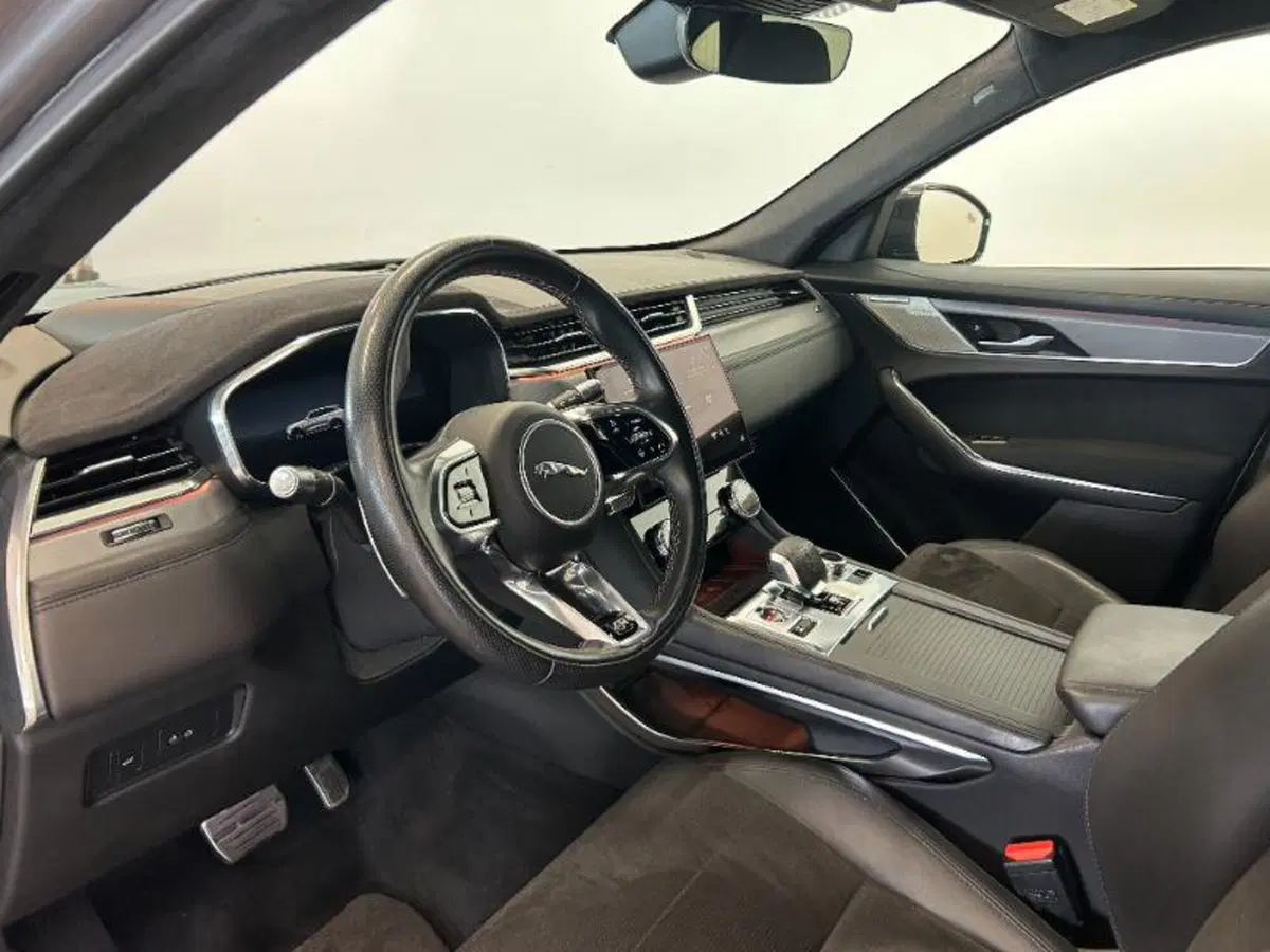 Jaguar F-Pace usata a Venezia (18)