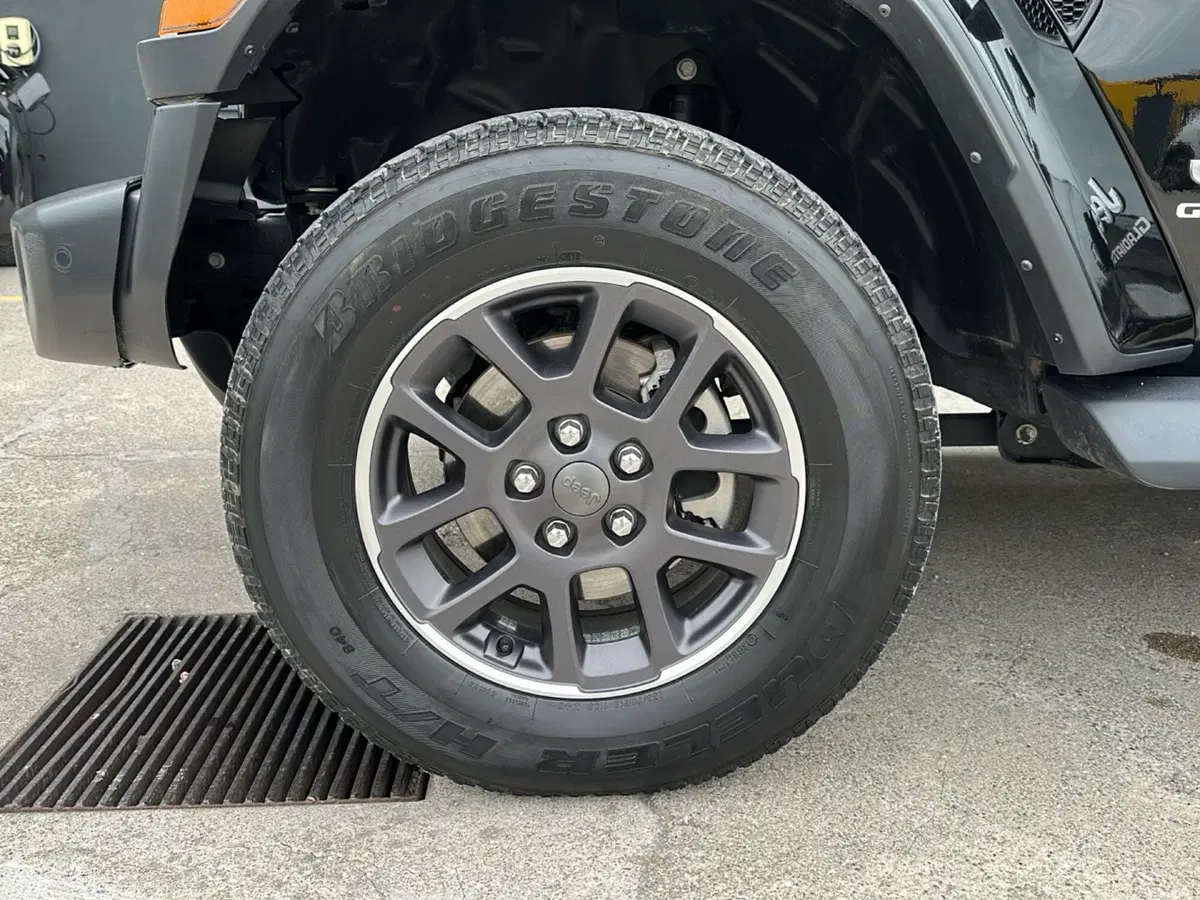 Jeep Gladiator usata a Vicenza (14)