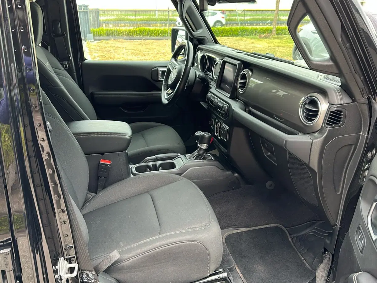 Jeep Gladiator usata a Vicenza (15)