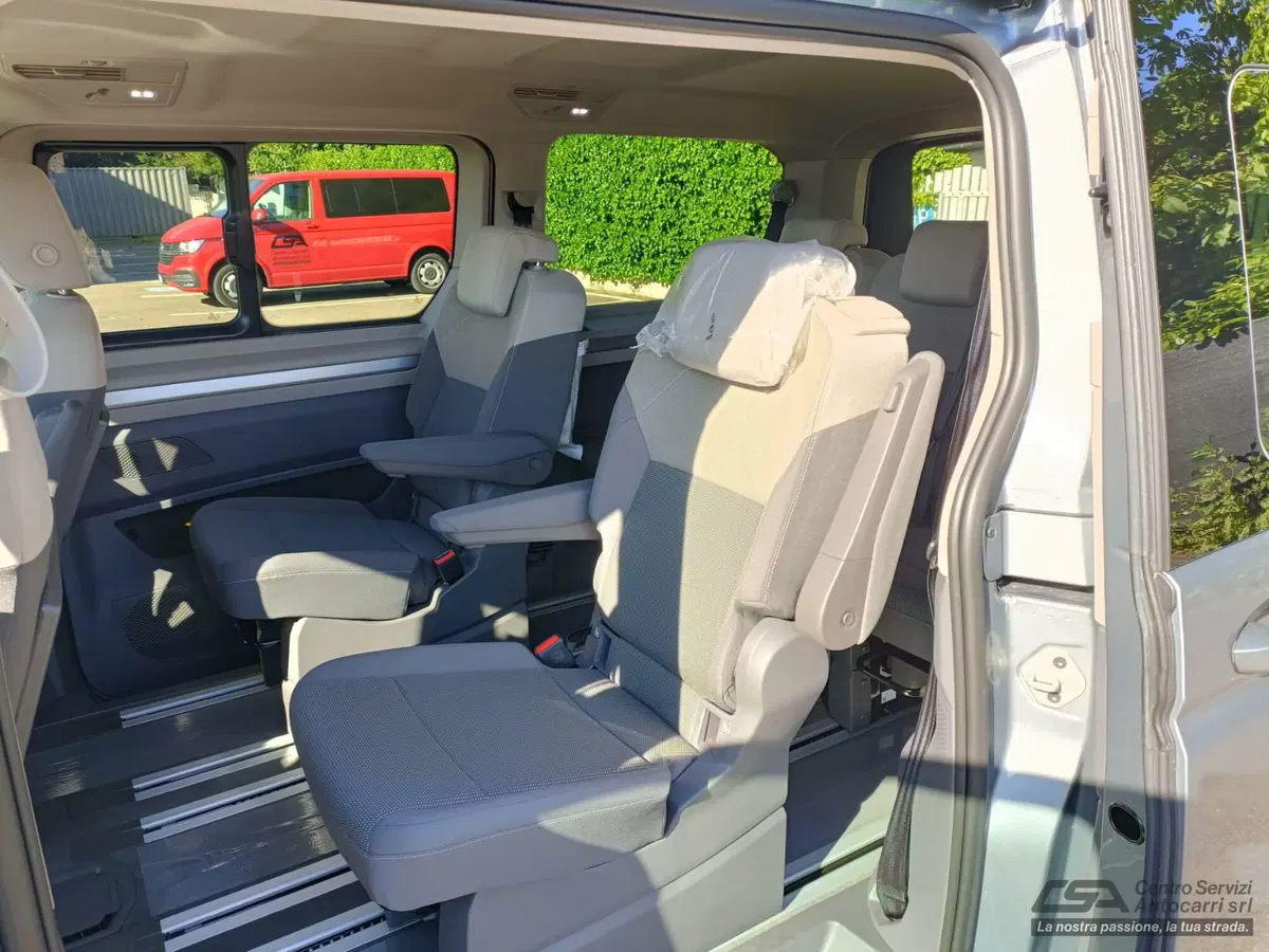 Volkswagen Multivan nuova a Bologna (12)