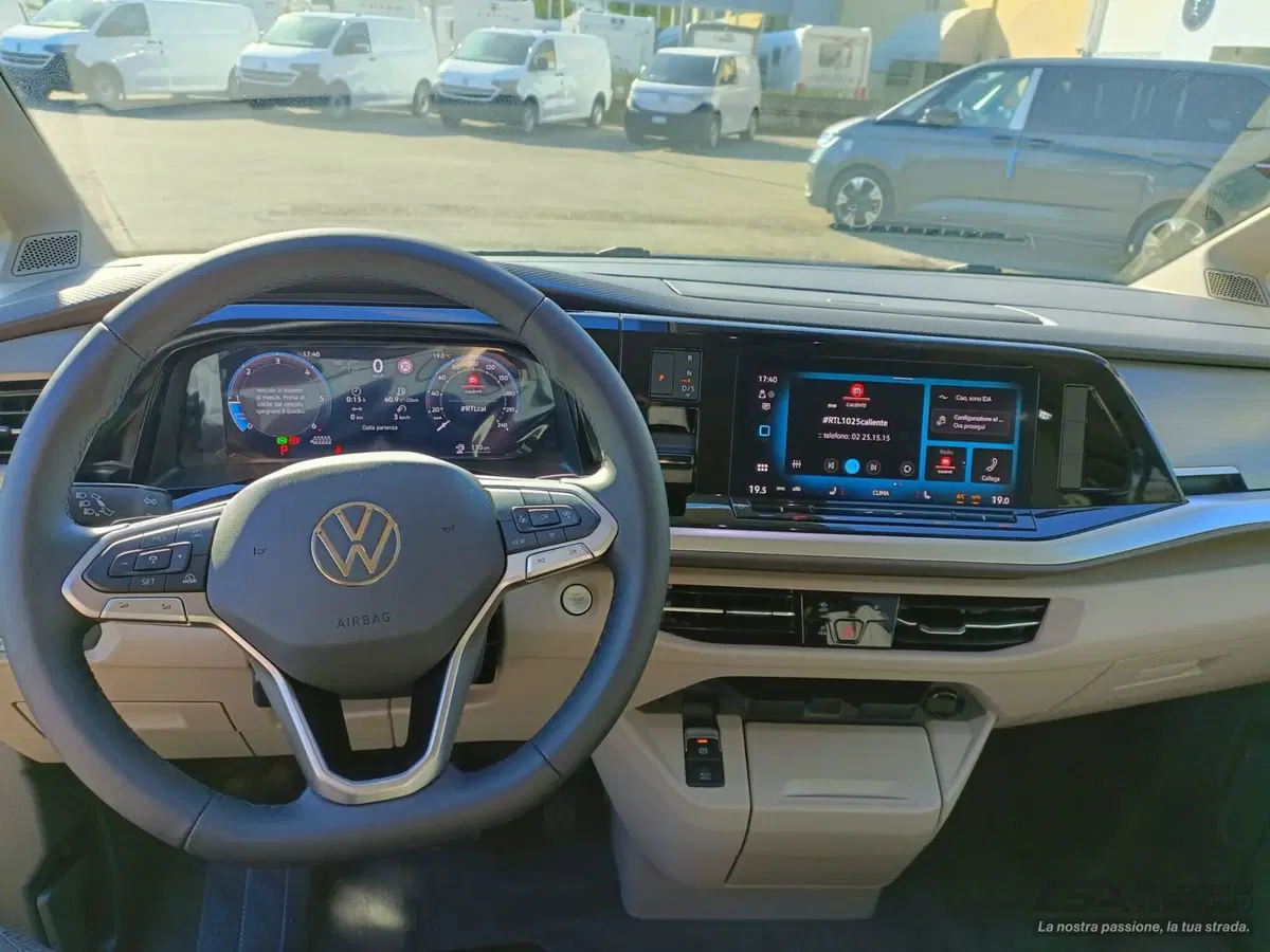 Volkswagen Multivan nuova a Bologna (8)