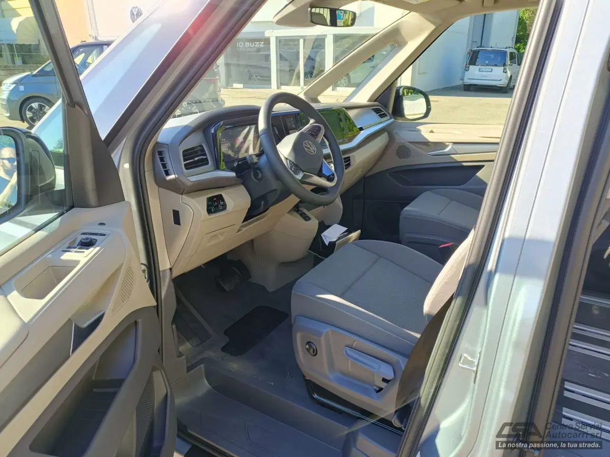 Volkswagen Multivan nuova a Bologna (9)
