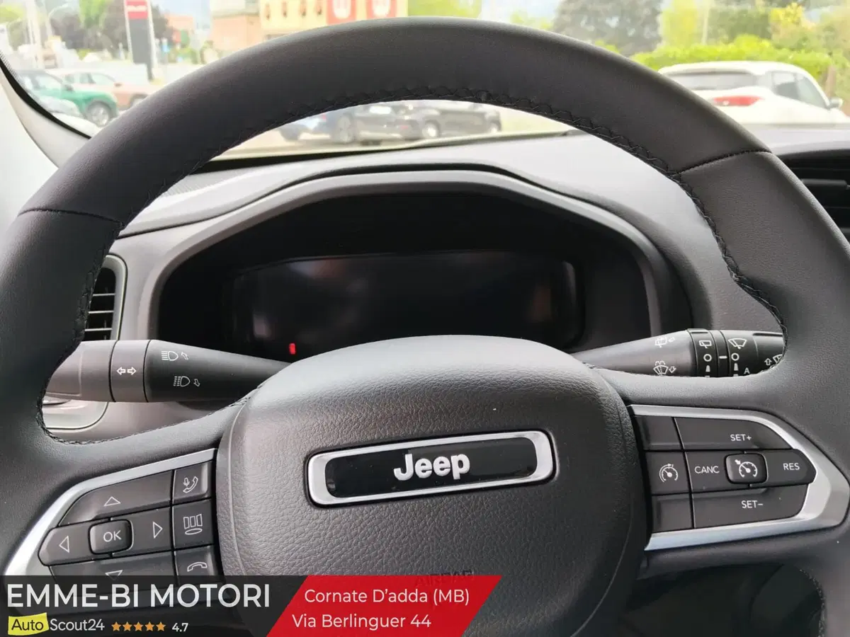 Jeep Renegade nuova a Lecco (10)