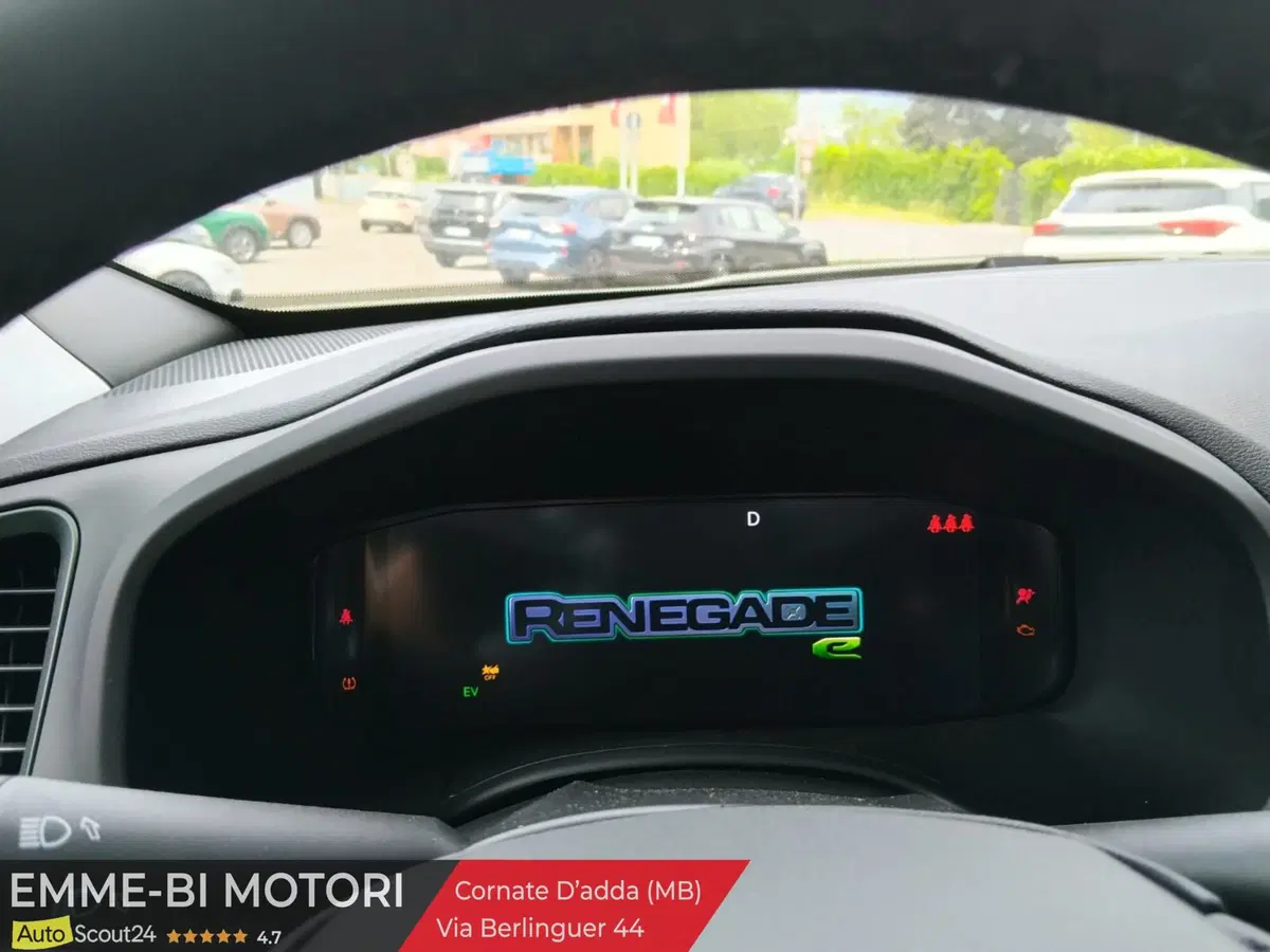 Jeep Renegade nuova a Lecco (11)