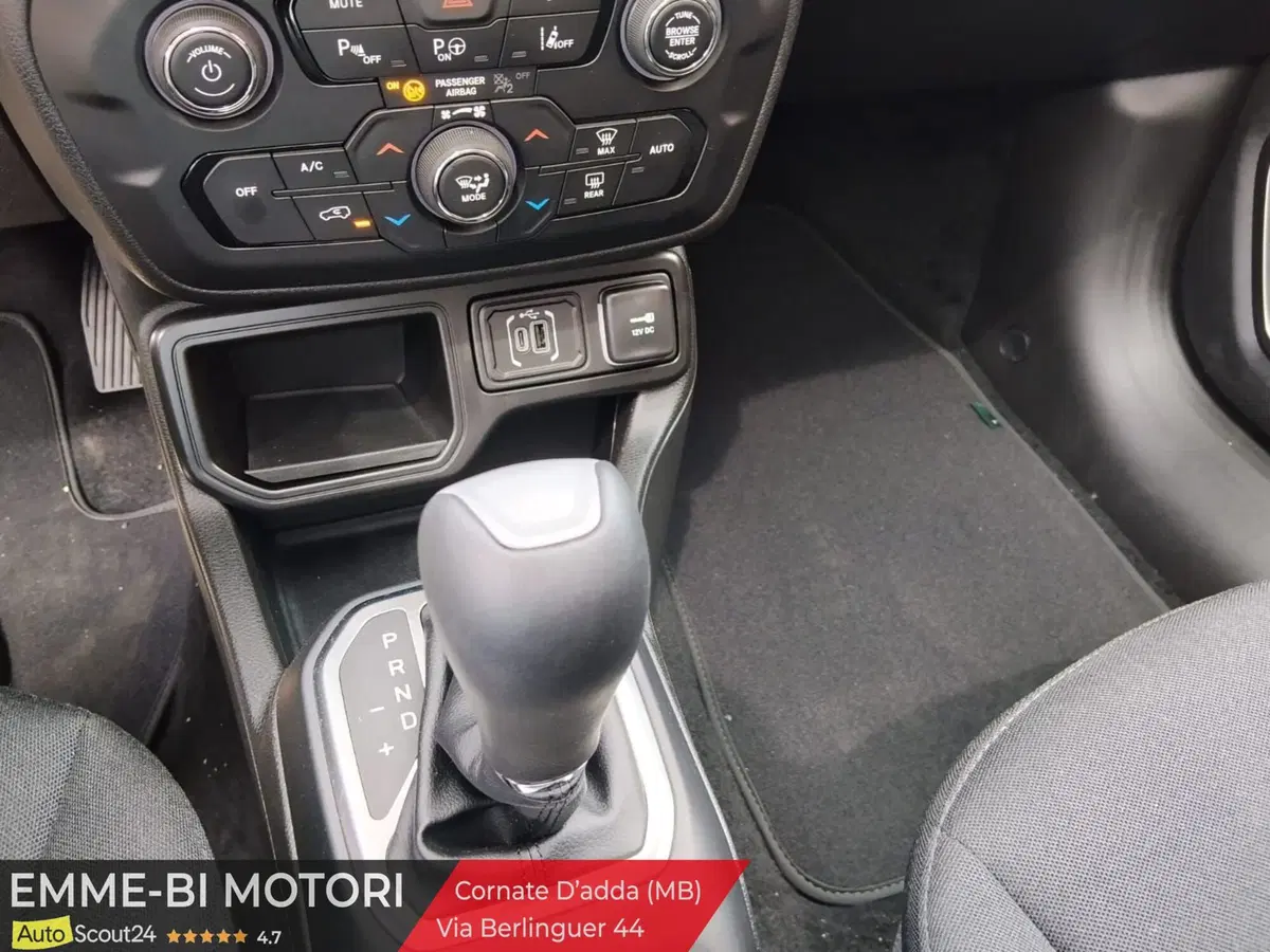 Jeep Renegade nuova a Lecco (6)