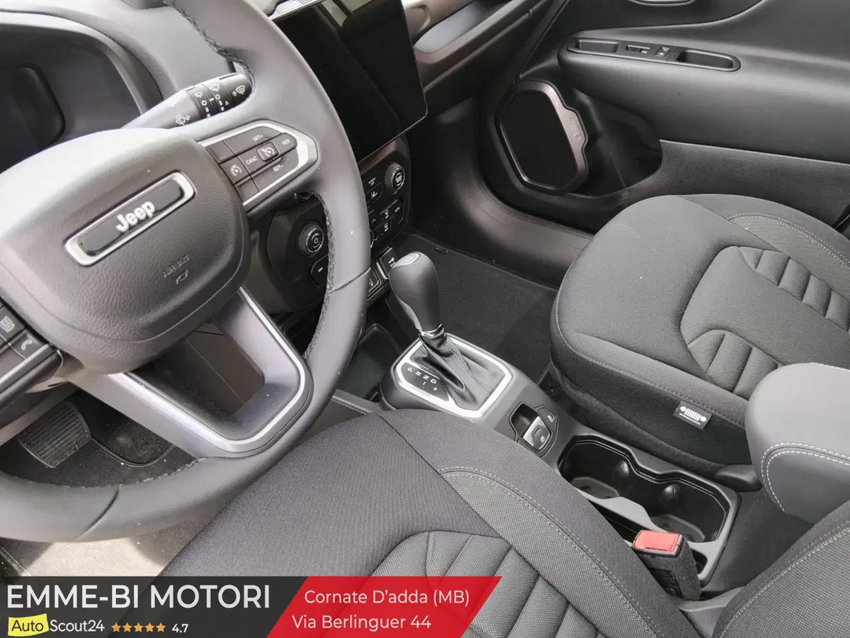Jeep Renegade nuova a Lecco (7)