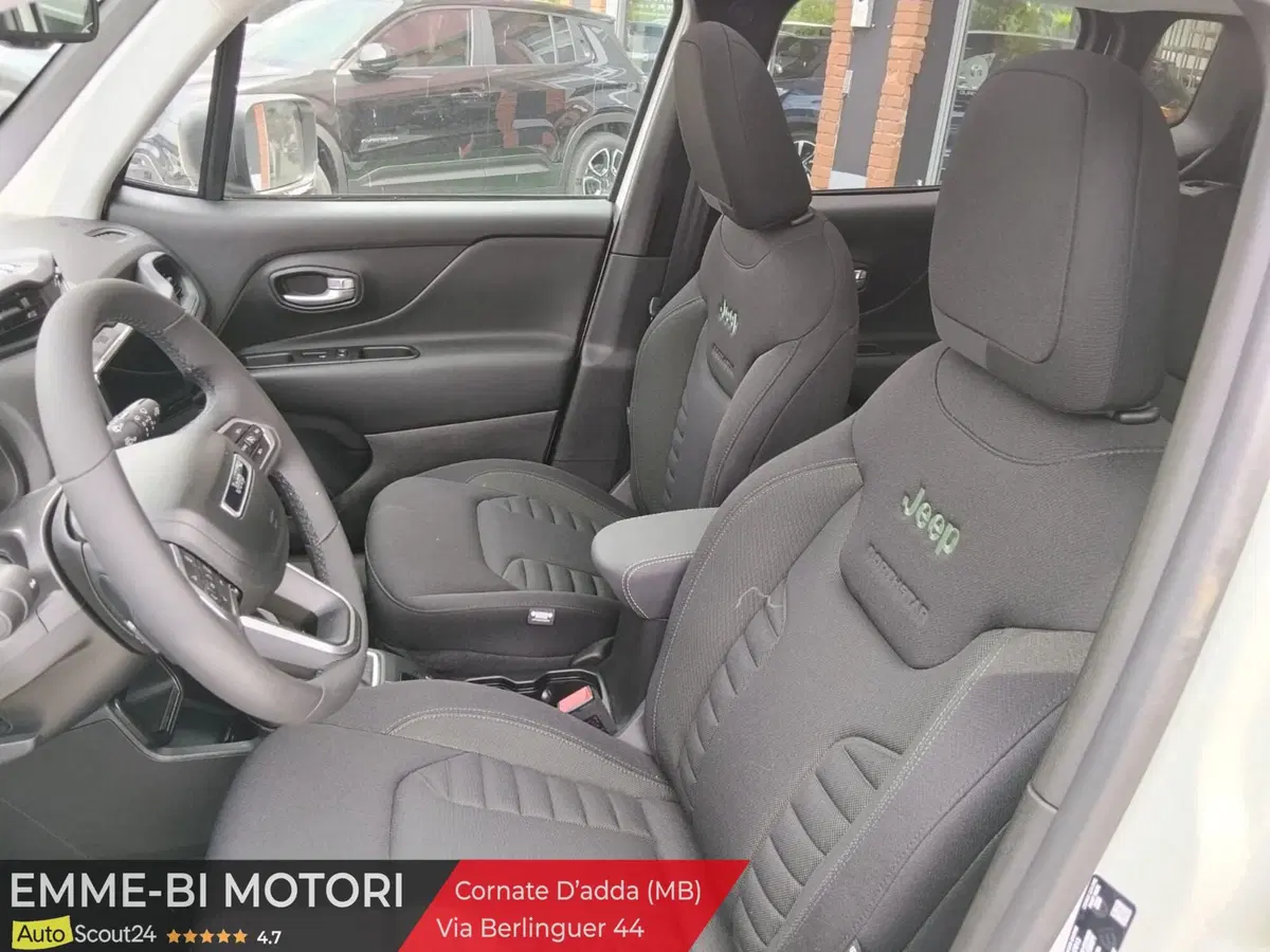 Jeep Renegade nuova a Lecco (8)