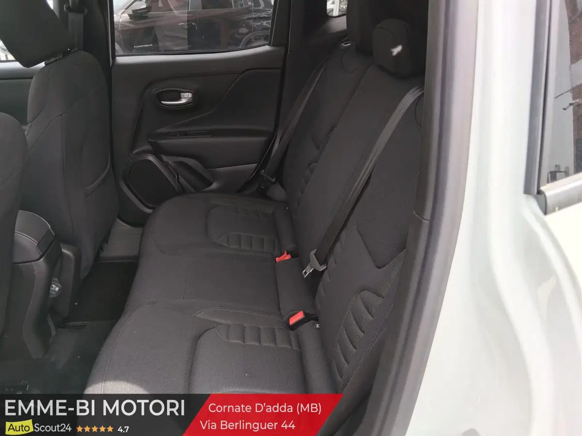 Jeep Renegade nuova a Lecco (9)