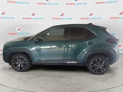 Toyota Yaris Cross Lounge awd-i 130cv e-cvt del 2025 usata a Massa