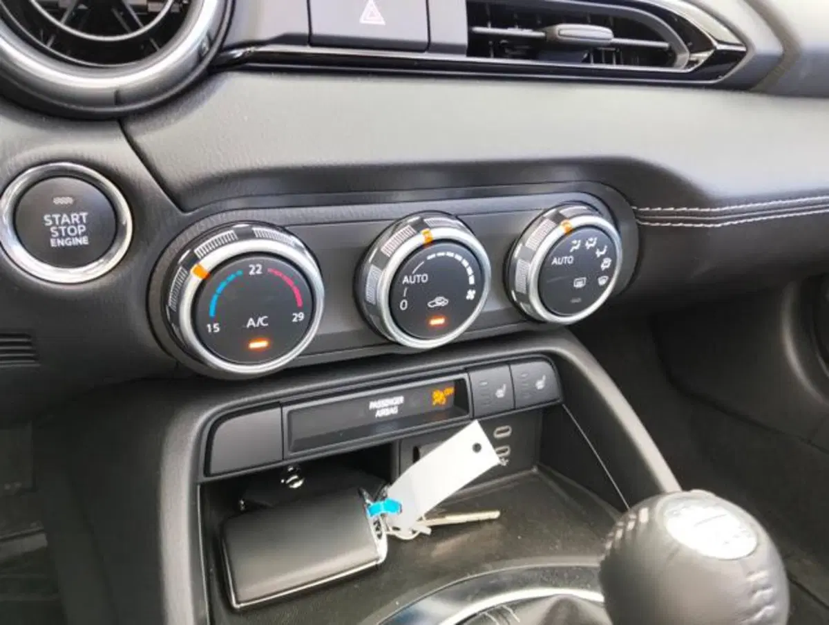 Mazda MX-5 nuova a Como (13)