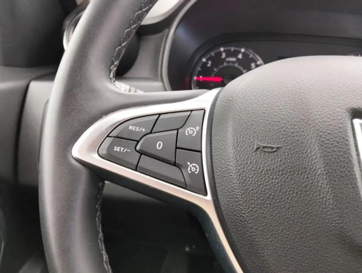 Dacia Duster usata a Como (11)