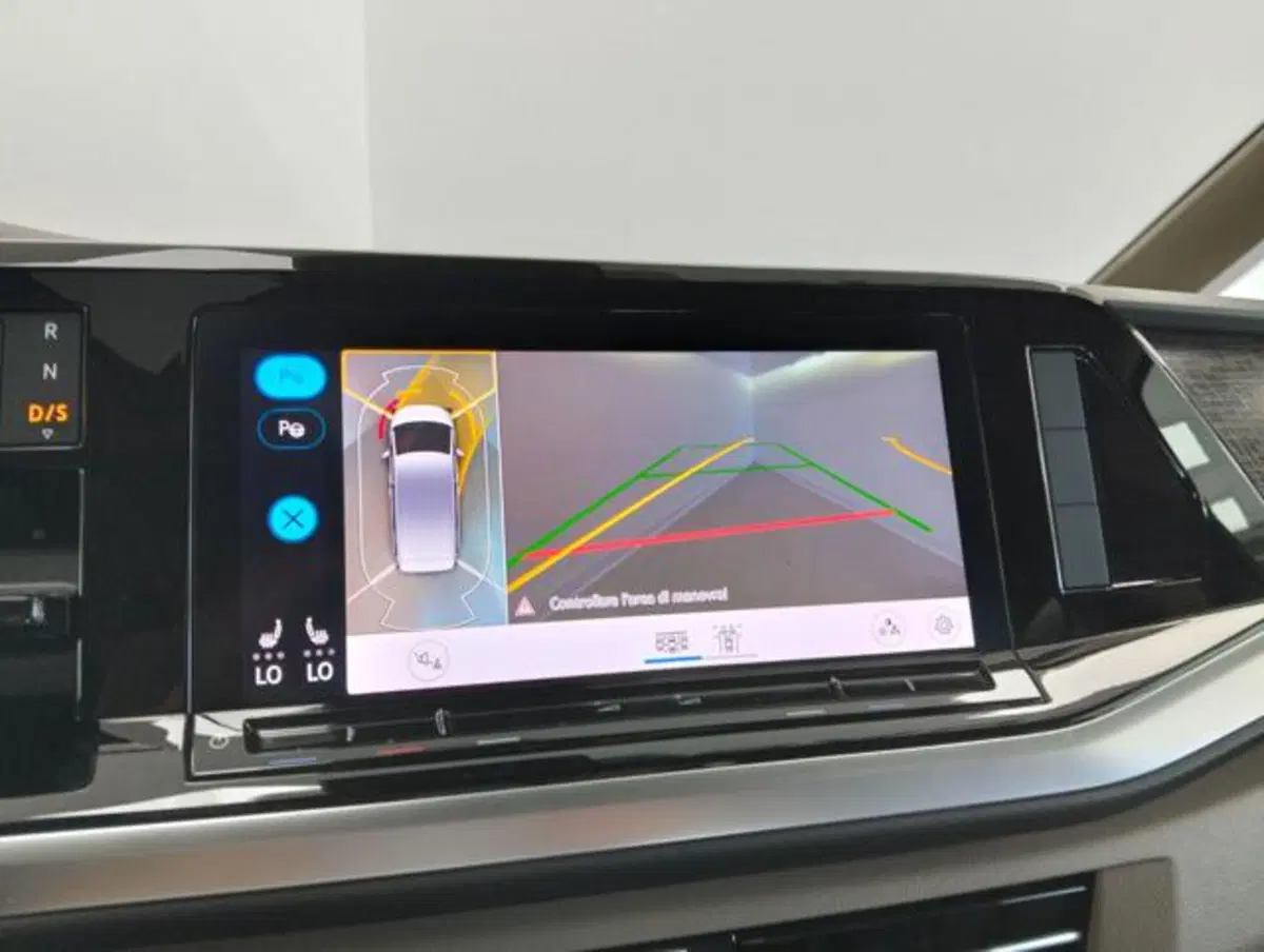 Volkswagen Multivan usata a Como (15)