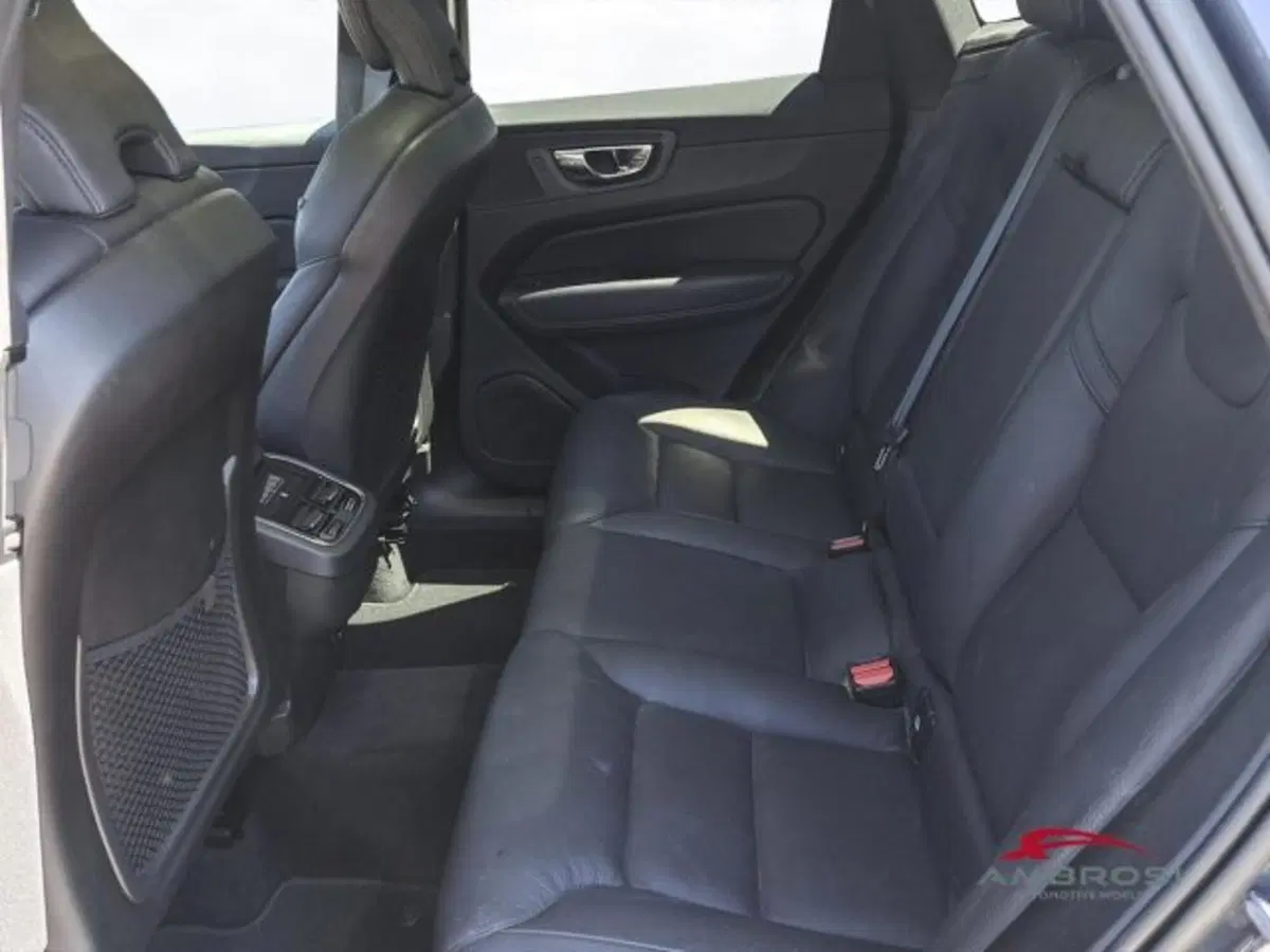 Volvo XC60 usata a Perugia (10)
