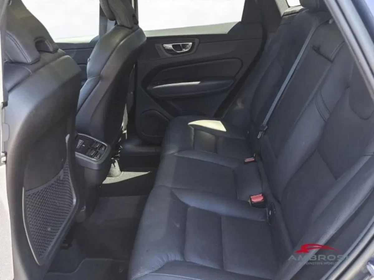 Volvo XC60 usata a Perugia (10)