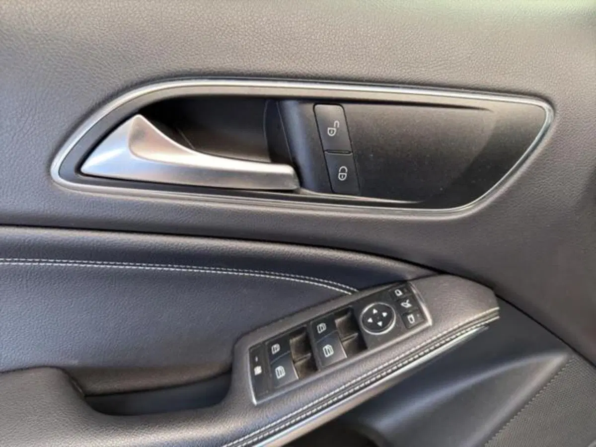 Mercedes-Benz GLA SUV usata a Milano (13)
