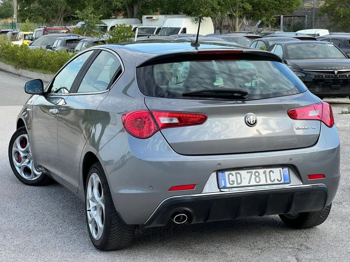 Alfa Romeo Giulietta usata a Matera (11)