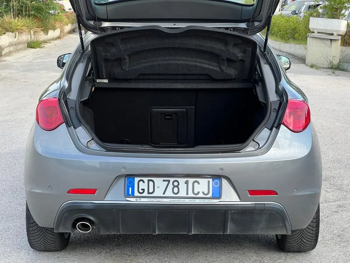 Alfa Romeo Giulietta usata a Matera (12)