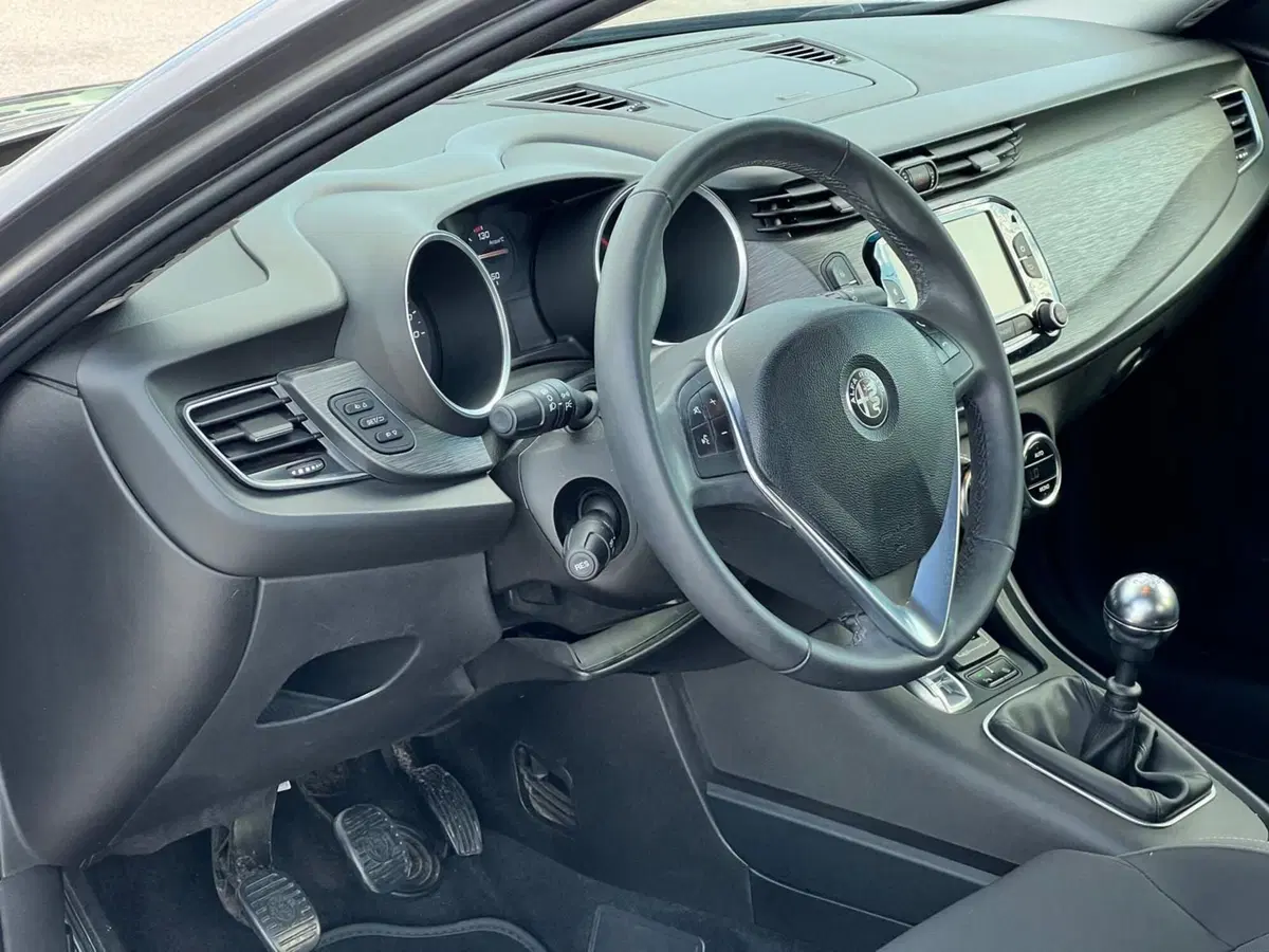 Alfa Romeo Giulietta usata a Matera (13)