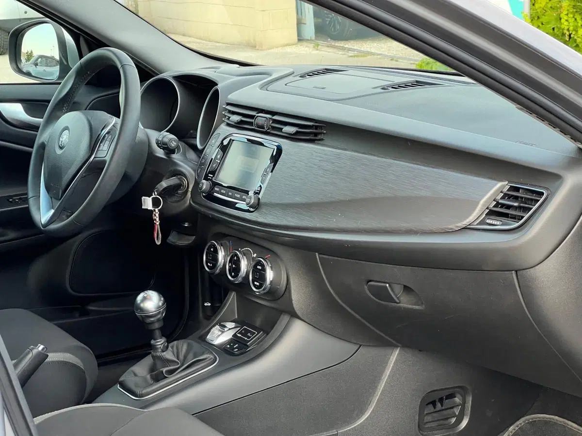 Alfa Romeo Giulietta usata a Matera (19)