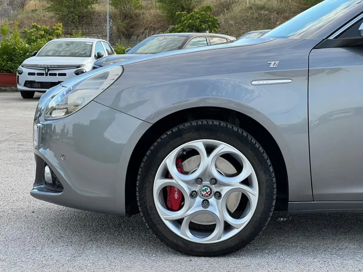 Alfa Romeo Giulietta usata a Matera (7)