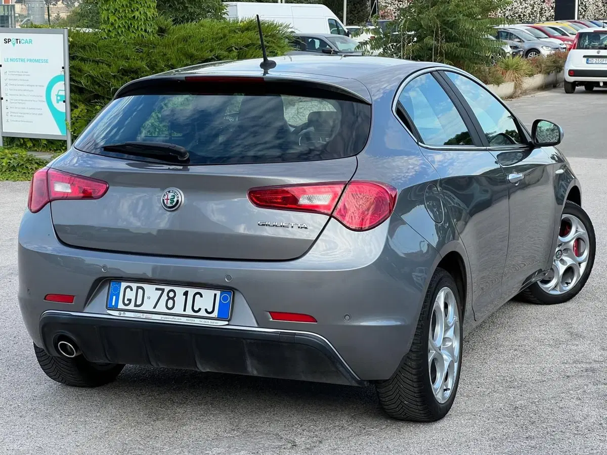 Alfa Romeo Giulietta usata a Matera (8)