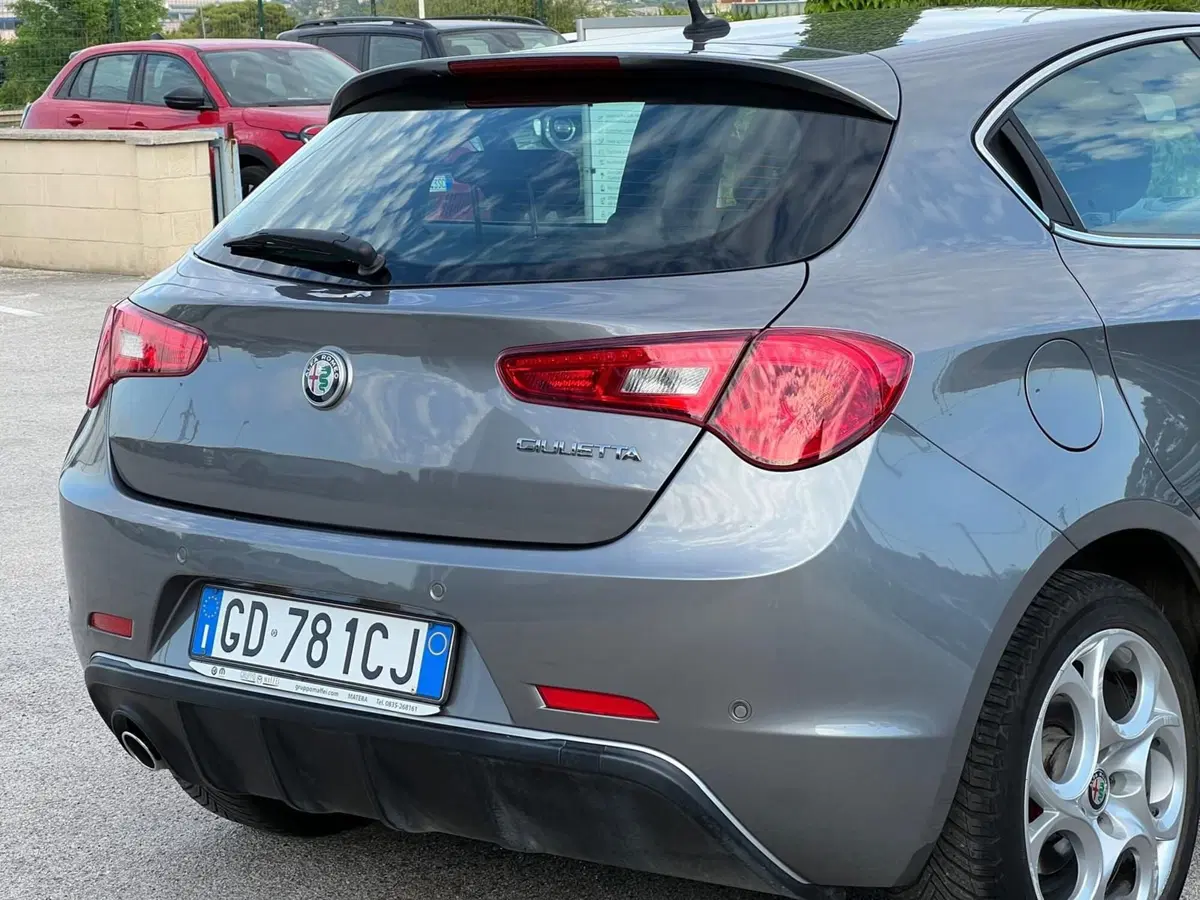 Alfa Romeo Giulietta usata a Matera (9)