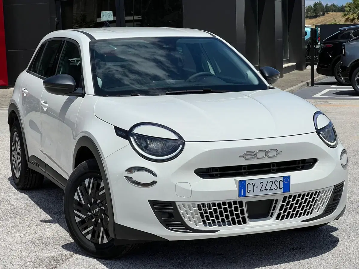 Fiat 600 nuova a Matera (4)